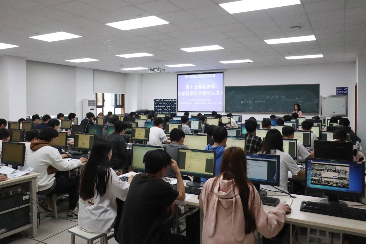 蓝桥竞技显锋芒，计科学子抢新高